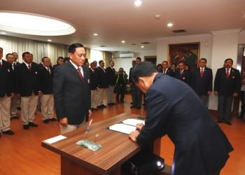 Ketua Umum KONI Pusat Lantik Pengurus PBVSI