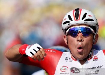 Caleb Ewan menangi etape ke-16