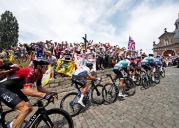 Tabrakan beruntun hambat juara bertahan Geraint Thomas di etape I