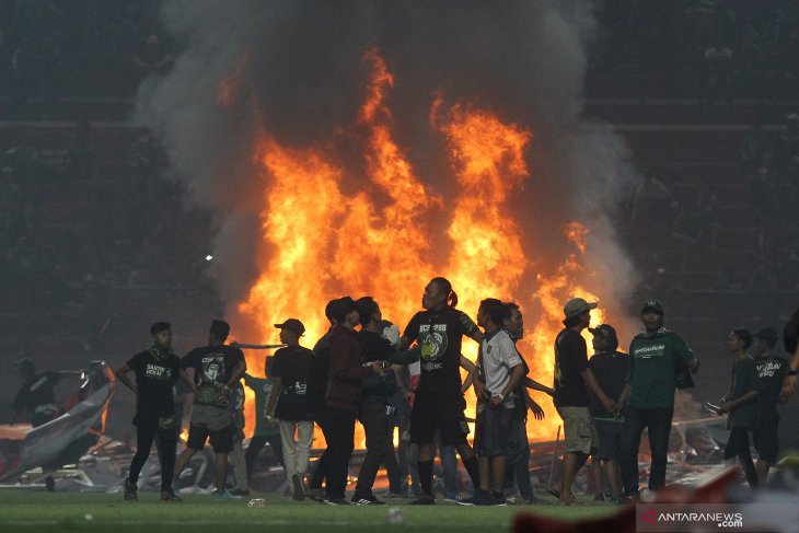 Ricuh suporter Persebaya