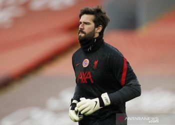 Alisson dan Fabinho siap kembali lawan Chelsea