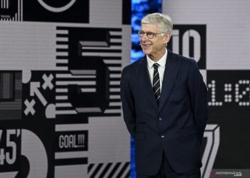 Arsene Wenger sebut PSG bermain dengan cara yang bodoh lawan City