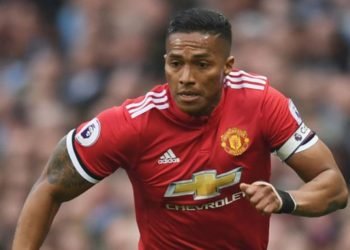 Antonio Valencia gantung sepatu