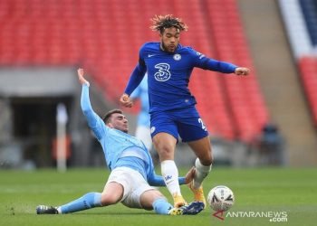 Mimpi Reece James ikuti jejak idolanya angkat trofi FA bersama Chelsea